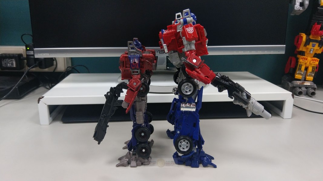 Bumblebee The Movie BB 02 Legendary Optimus Prime   In Hand Images Of TakaraTomy Exclusive Release  (15 of 40)